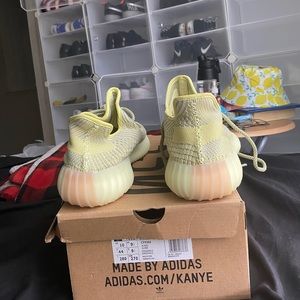 Yeezy boost 350 v2